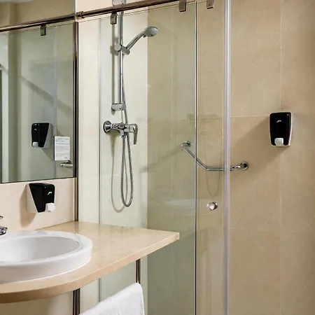 Nagusi Hotel 3*